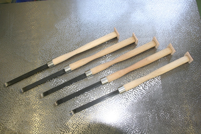 キサゲ加工 _ きさげ加工 油だまり : 構造の空間精度を向上させる「きさげ加工」 【通販モノタロウ】 – UROTAM